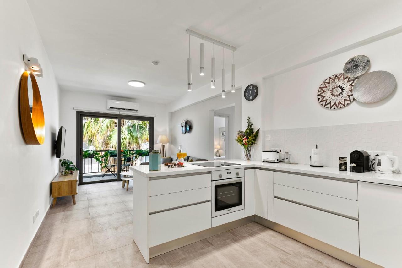 Dreamy 2 Bed Apartment By The Sea Paphos Buitenkant foto