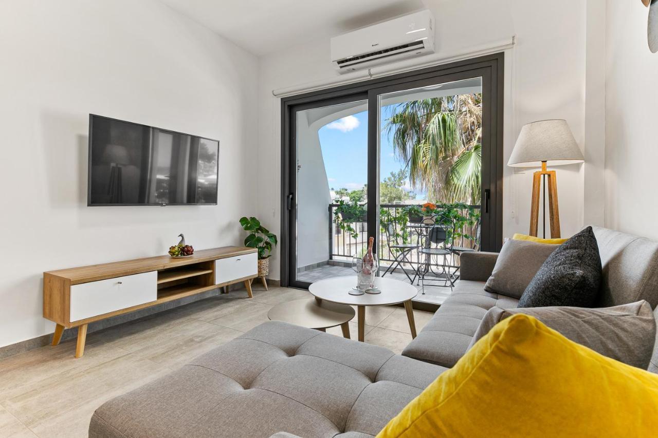 Dreamy 2 Bed Apartment By The Sea Paphos Buitenkant foto