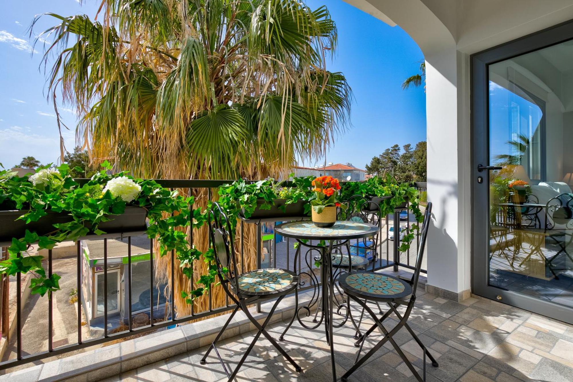 Dreamy 2 Bed Apartment By The Sea Paphos Buitenkant foto