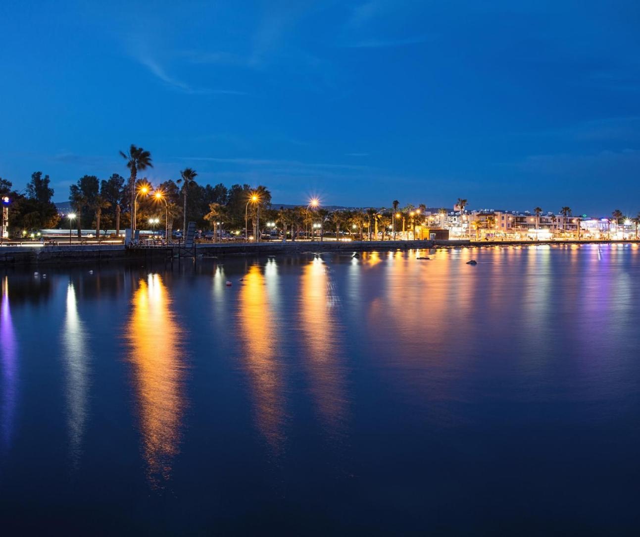 Dreamy 2 Bed Apartment By The Sea Paphos Buitenkant foto